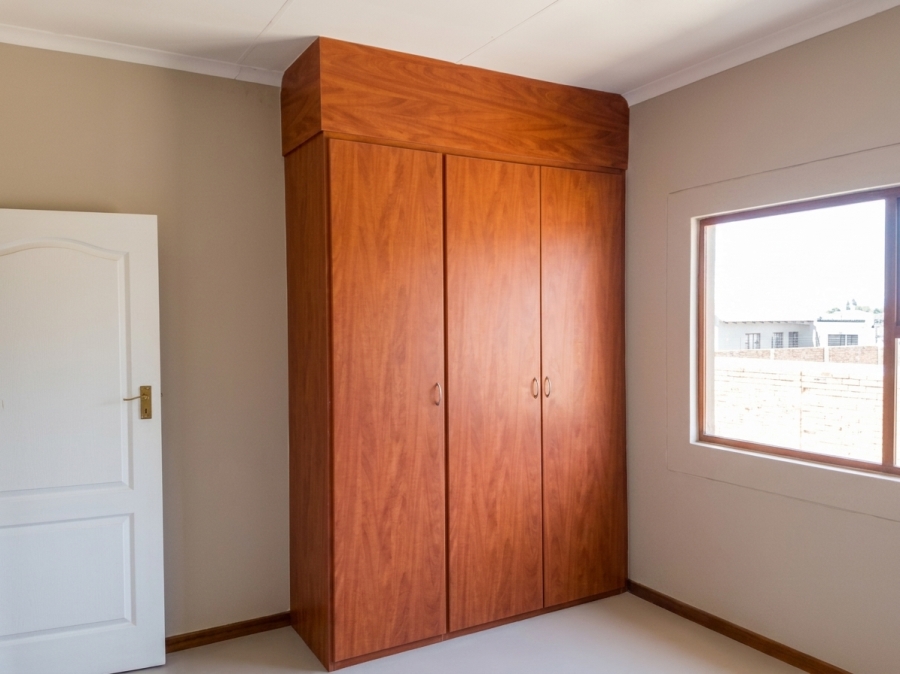 2 Bedroom Property for Sale in Waterval East North West